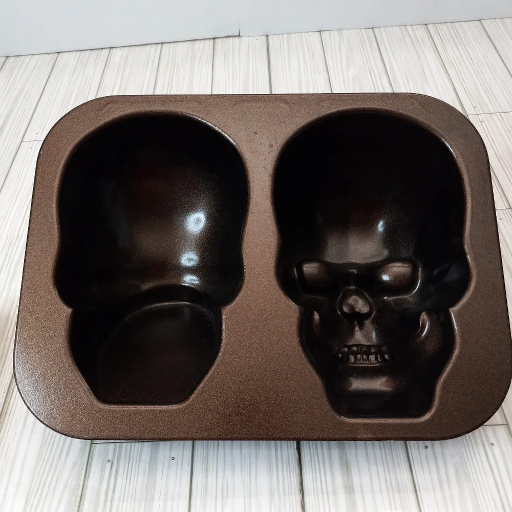 Nordic Ware Halloween Haunted Skull 3D Cake Pan